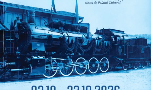 Afișul expoziției temporare „100 de ani de la construirea locomotivei «Ferdinand»”, cu o fotografie istorică a locomotivei, prezentată în tonuri de albastru. Expoziția are loc în Centrul Civic Reșița, în perioada 3 octombrie – 23 octombrie 2026.