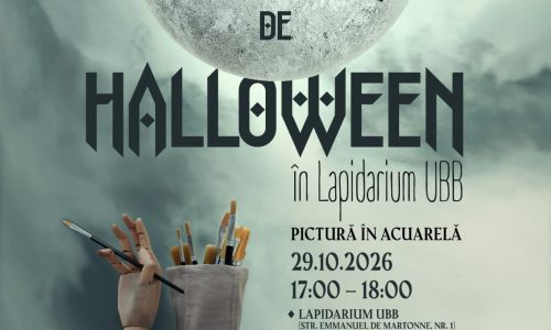 Afiș promoțional pentru atelierul de Halloween organizat în Lapidarium UBB. Pe un fundal cu lună plină și nori în nuanțe gri-verzui apare titlul „Atelier de Halloween”. În partea inferioară se află o masă din lemn pe care sunt așezate o mână articulată de desen și un suport cu pensule. Evenimentul este dedicat picturii în acuarelă și are loc pe 29 octombrie 2026, între orele 17:00-18:00, la Lapidarium UBB din Cluj-Napoca. Taxa de participare este 15 lei, iar programul special de vizită este între 17:00 și 19:00. Sunt vizibile siglele UBB, DPCU, UBB Cultural și UBB Art.